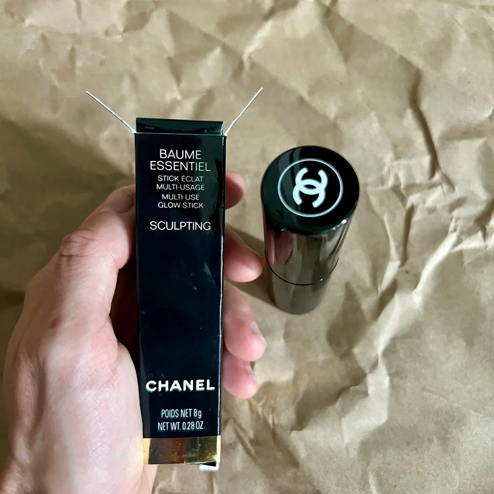 CHANEL BAUME ESSENTIEL NIB - Picture 5 of 15